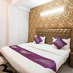 Oyo Manan Residency Near M2K Cinemas Rohini