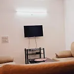 Hostmystay-2Bhk W/T Terrace! Gk1
