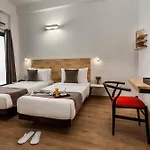 Townhouse Cr Park Near Lotus Temple
