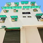 Collection O Decent Nest Near Nawada Metro Station
