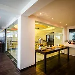 Hotel Grand Godwin - Complimentary Airport Pickup -Near Ndls Railway Stn
