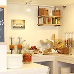 Bloomrooms @ Link Road