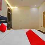 Oyo Flagship 81255 Hotel Royal Palace