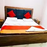 Hotel Bashistha - 2Mint Walk Nizamuddin Railway Station