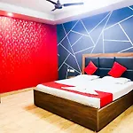 Hotel Bashistha - 2Mint Walk Nizamuddin Railway Station