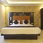 Hotel Iconic Near Delhi Igi International Airport