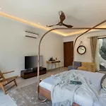 Elivaas Oasis - Luxe 6 Bhk With Pvt Pool