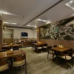 Capital O 2242 Hotel Yuvraj Deluxe