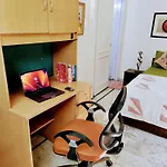 Stay Nearby Lutyen\'S Delhi Just 15Min From Connaught Place
