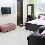 Modern Jacuzzi Spa Tub 1Bhk Suite South Delhi
