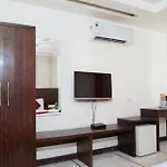 Hotel Le Benz - New Delhi Train Station