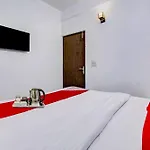 Hotel O Yadav Residency Near Nawada Metro Station