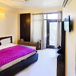 Roomshala 047 Hotel Jagannath - Chittaranjan Park