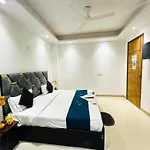 Hotel 24 Seven - Malviya Nagar