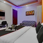 OYO 79324 Collection O Ms Palace
