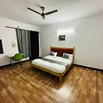 The Royal Villa