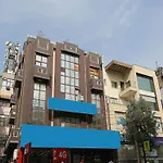 Oyo Flagship Hotel F Five