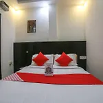 Oyo Hotel West Delhi Inn Near Tdi Mall