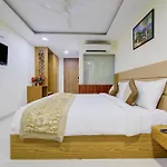 Hotel Grand Suites By D\'Capitol Near Delhi Airport
