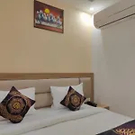 Decent Suites Inn- Mahipalpur, Delhi Airport, Aerocity