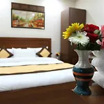 Hotel Hc Grand Near Indraprastha Apollo Hospital