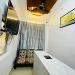 Collection O 81135 Royal Inn