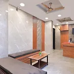 Chowdhry Tourist Lodge - New Delhi Railway Station - 2 Minutes Walk