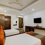 Airport La Sapphire Hotel & Restaurant