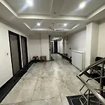 Hotel Red Stone Inn - Near New Delhi Railway Station - Paharganj