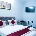 Hotel Commodo - Near Us Embassy