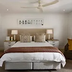 Airport Tulip Suites Near Delhi Airport