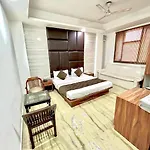 Hotel Spb 87 Near Karol Bagh Metro Station Delhi