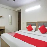 Hotel O 77674 Hotel White Inn