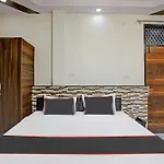 Collection O Comfort Lounge