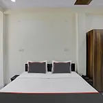 Collection O Comfort Lounge