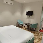 Rivaz Hotel And Restaurant