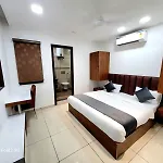 Hotel Shine Inn Couple Friendly Rohini West Metro Station