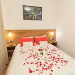 Hotel Triton Grand