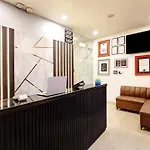 Hotel The Rasa Near Welcome Metro Station
