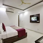 Hotel Devrana Delhi Airport
