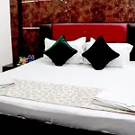 Hotel Snow White - Near R K Ashram Metro Station Paharganj