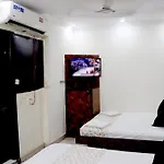 Hotel Snow White - Near R K Ashram Metro Station Paharganj
