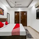 Hotel O Premium Rooms Chhatarpur