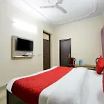 Room In Bb - Hotel Mayank Plaza-Near Igi Airport Terminal-3