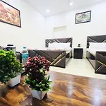 Hotel Jerry - Near Nizamudinn Railway Station