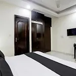 Hotel O R S Room
