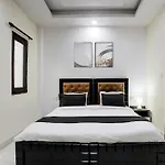 Hotel O R S Room