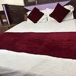 Hotel Shree Guru At New Delhi Railway Station
