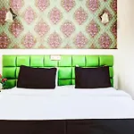 Hotel O Akash