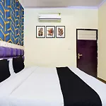 Hotel O Akash